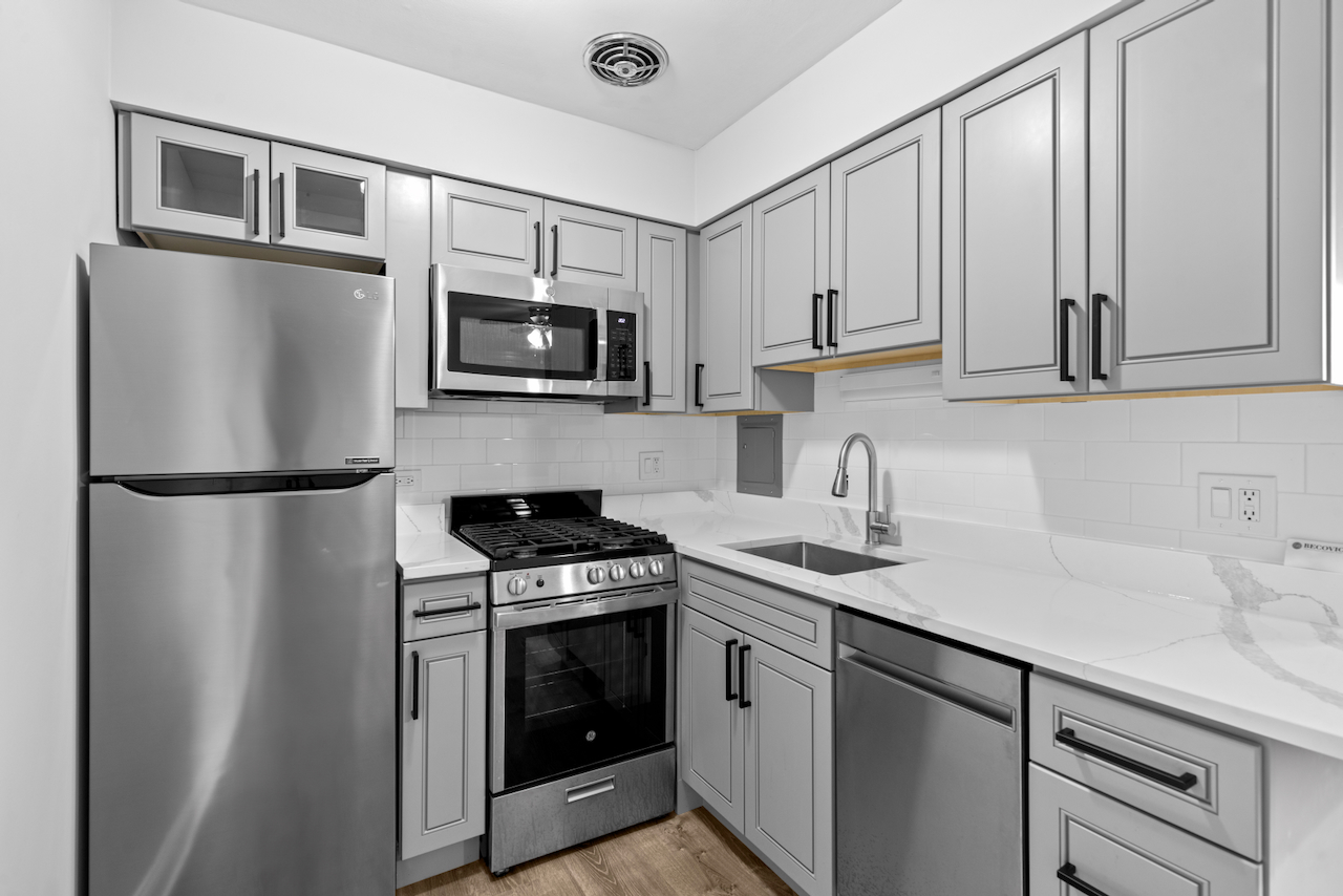 6201 N Kenmore Avenue 305