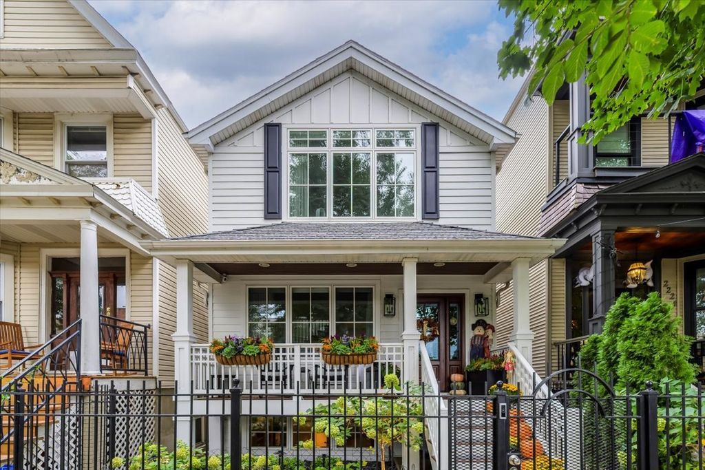 Photo for 2226 W Barry Avenue, Chicago, IL 60618 (MLS # 12494715)