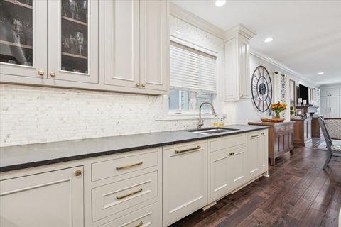 Tiny photo for 2226 W Barry Avenue, Chicago, IL 60618 (MLS # 12494715)