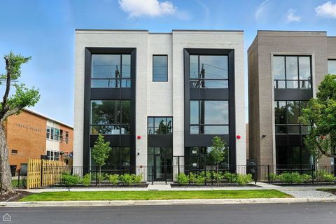 1625 W 13 Street 201 Chicago IL 60608