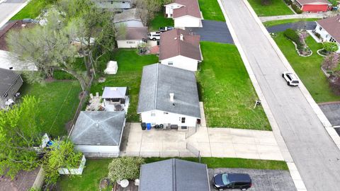 Tiny photo for 117 Cordova Road, Carpentersville, IL 60110 (MLS # 12620114)