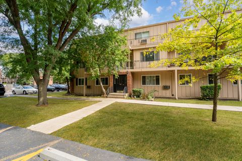 Tiny photo for 2504 Algonquin Road #14, Rolling Meadows, IL 60008 (MLS # 12482250)