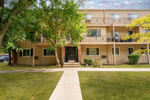 Photo of 2504 Algonquin Road #14, Rolling Meadows, IL 60008 (MLS # 12482250) Photo of 2504 Algonquin Road #14, Rolling Meadows, IL 60008 (MLS # 12482250)