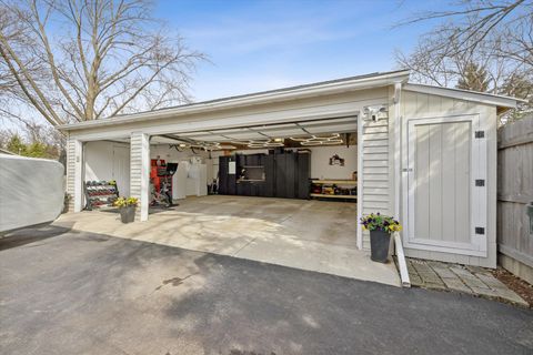 Tiny photo for 2000 W 55th Place, La Grange Highlands, IL 60525 (MLS # 12614935)