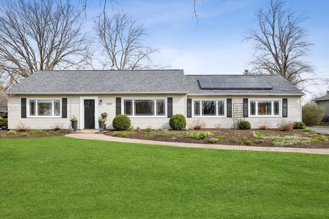Photo of 2000 W 55th Place, La Grange Highlands, IL 60525 (MLS # 12614935)