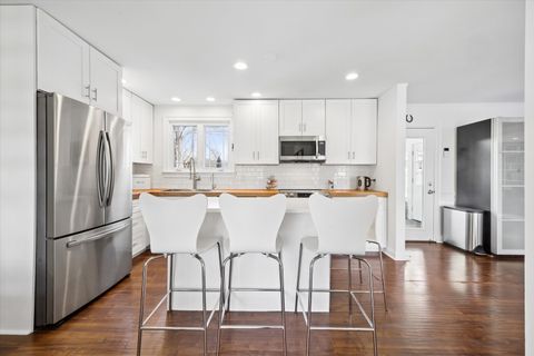 Tiny photo for 2000 W 55th Place, La Grange Highlands, IL 60525 (MLS # 12614935)