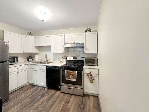 Tiny photo for 845 Miller Lane #101, Buffalo Grove, IL 60089 (MLS # 12666522)