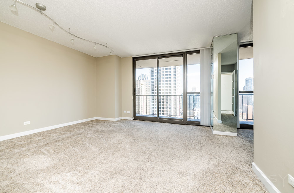 10 E ONTARIO Street 3701