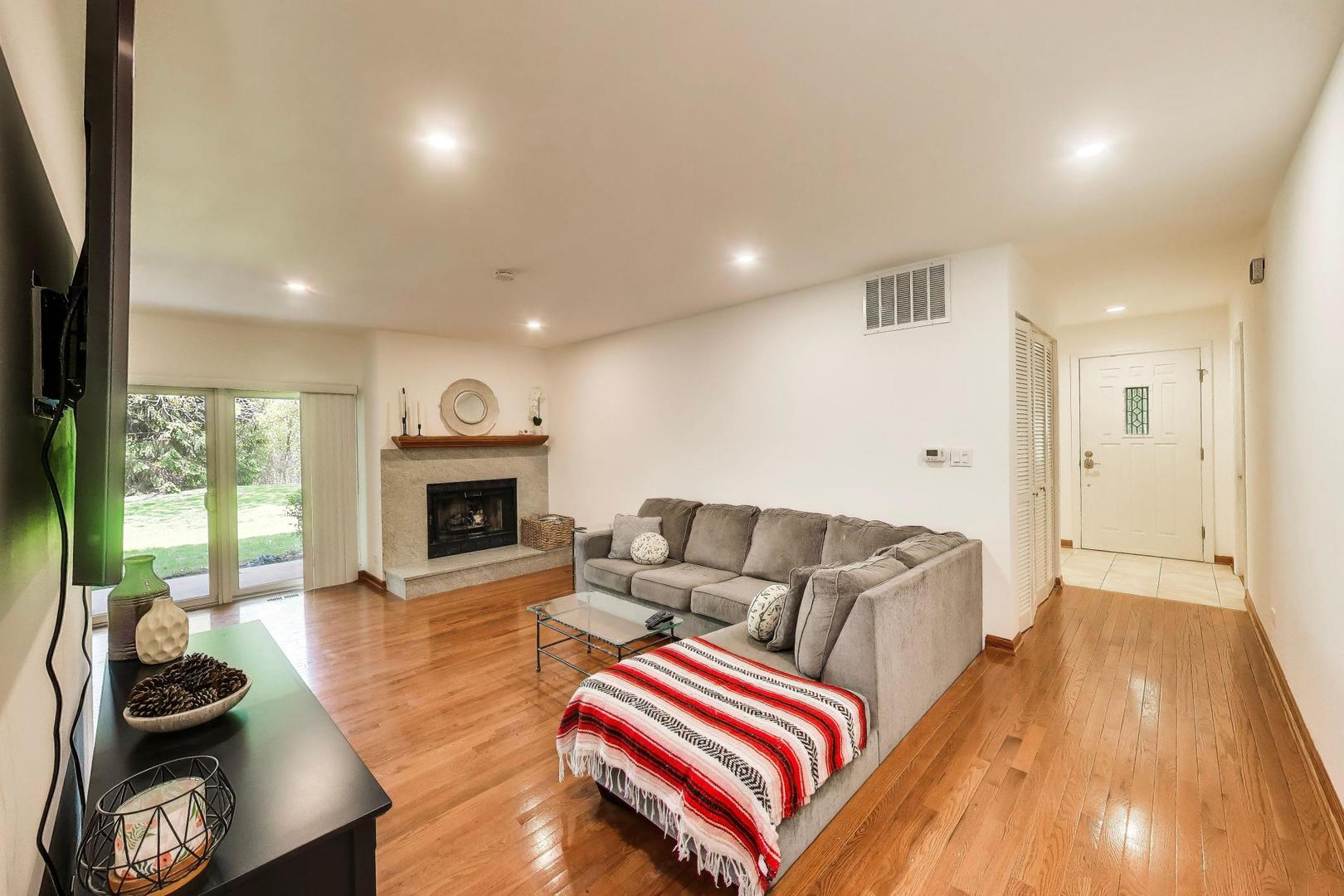 601 Country Lane