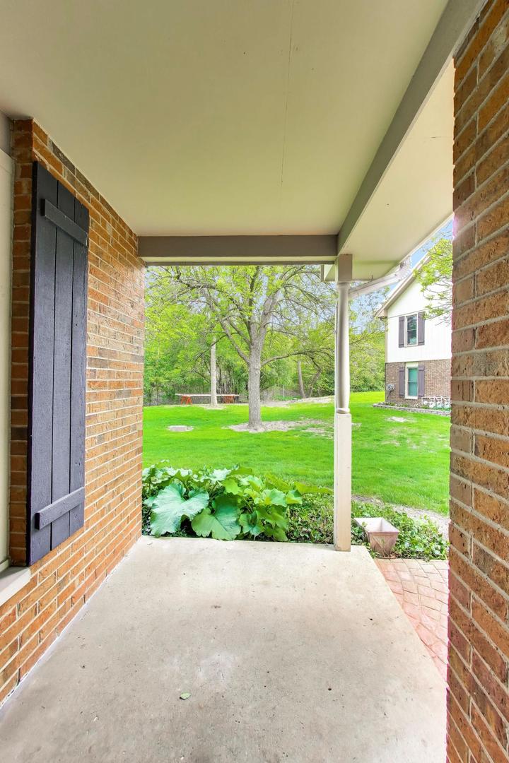 601 Country Lane