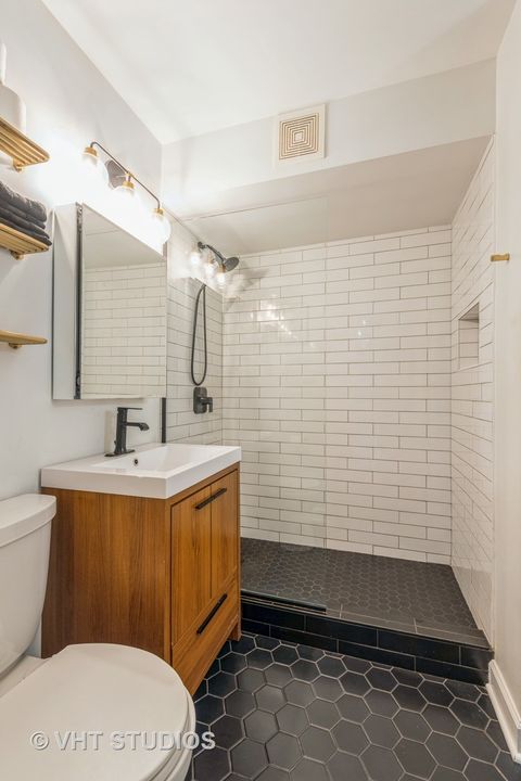 Tiny photo for 5854 N Kenmore Avenue #2B, Chicago, IL 60660 (MLS # 12319067)