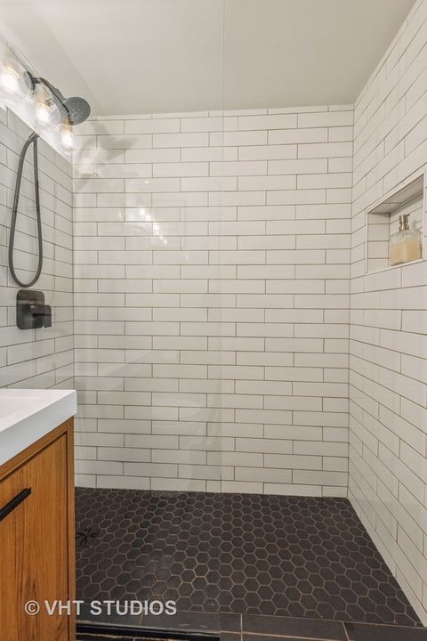Tiny photo for 5854 N Kenmore Avenue #2B, Chicago, IL 60660 (MLS # 12319067)