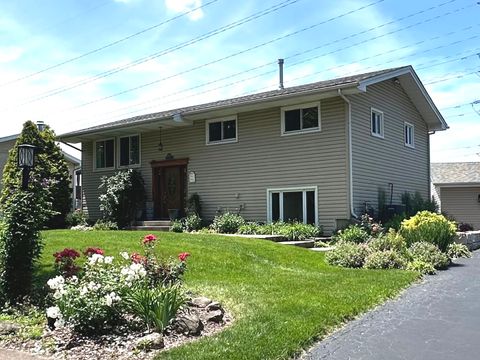 Photo of 2S200 Valley Road, Lombard, IL 60148 (MLS # 12446682)