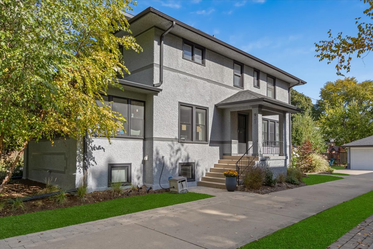 931 Lathrop Avenue
