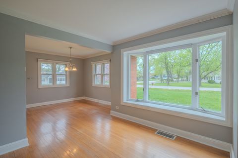 Tiny photo for 5536 Howard Avenue, La Grange Highlands, IL 60525 (MLS # 12623275)
