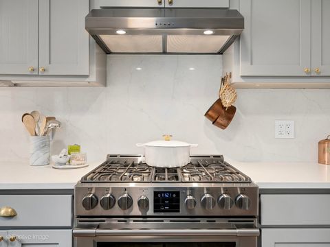 Tiny photo for 4200 Gilbert Avenue, Western Springs, IL 60558 (MLS # 12586926)