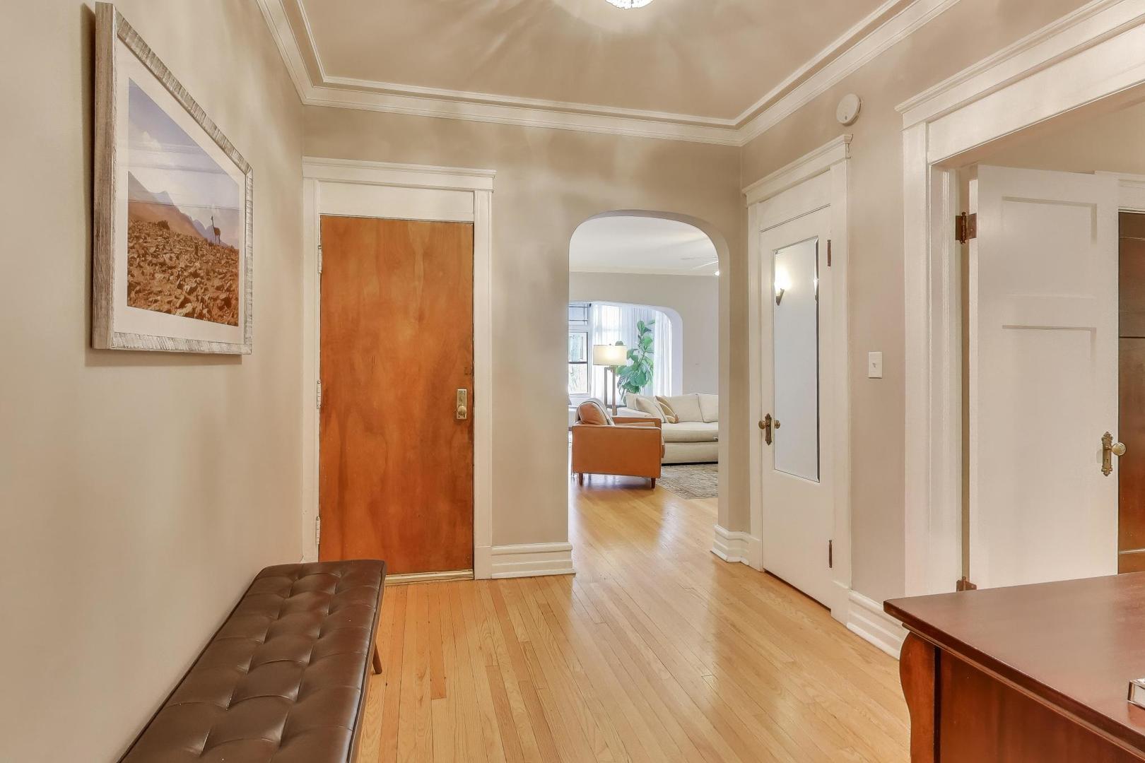 5522 S Everett Avenue 1