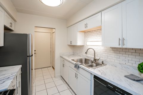 Tiny photo for 7117 W 93rd Street #105, Oak Lawn, IL 60453 (MLS # 12652973)