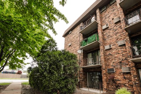 Tiny photo for 7117 W 93rd Street #105, Oak Lawn, IL 60453 (MLS # 12652973)