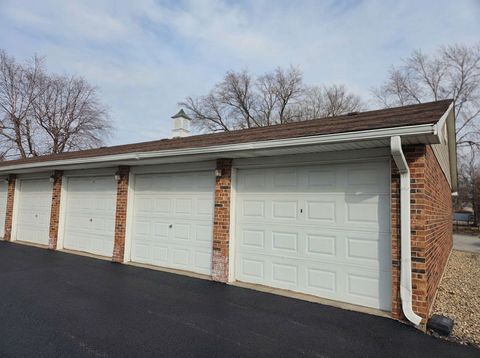 Tiny photo for 7117 W 93rd Street #105, Oak Lawn, IL 60453 (MLS # 12652973)