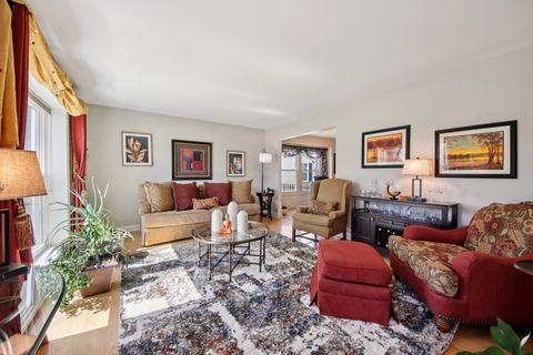 Tiny photo for 144 N Fiore Parkway, Vernon Hills, IL 60061 (MLS # 12613876)