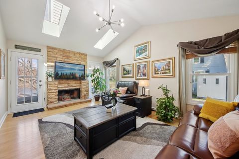 Tiny photo for 144 N Fiore Parkway, Vernon Hills, IL 60061 (MLS # 12613876)