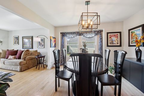 Tiny photo for 144 N Fiore Parkway, Vernon Hills, IL 60061 (MLS # 12613876)