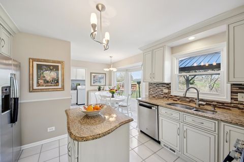 Tiny photo for 144 N Fiore Parkway, Vernon Hills, IL 60061 (MLS # 12613876)