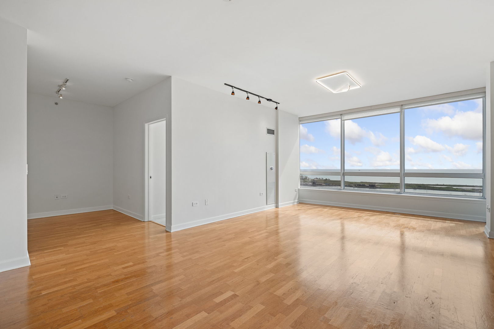 1901 S Calumet Avenue 1803