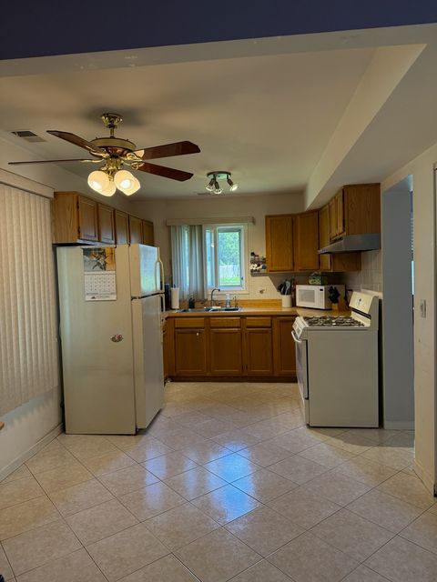 Tiny photo for 640 Stafford Drive, Roselle, IL 60172 (MLS # 12454277)