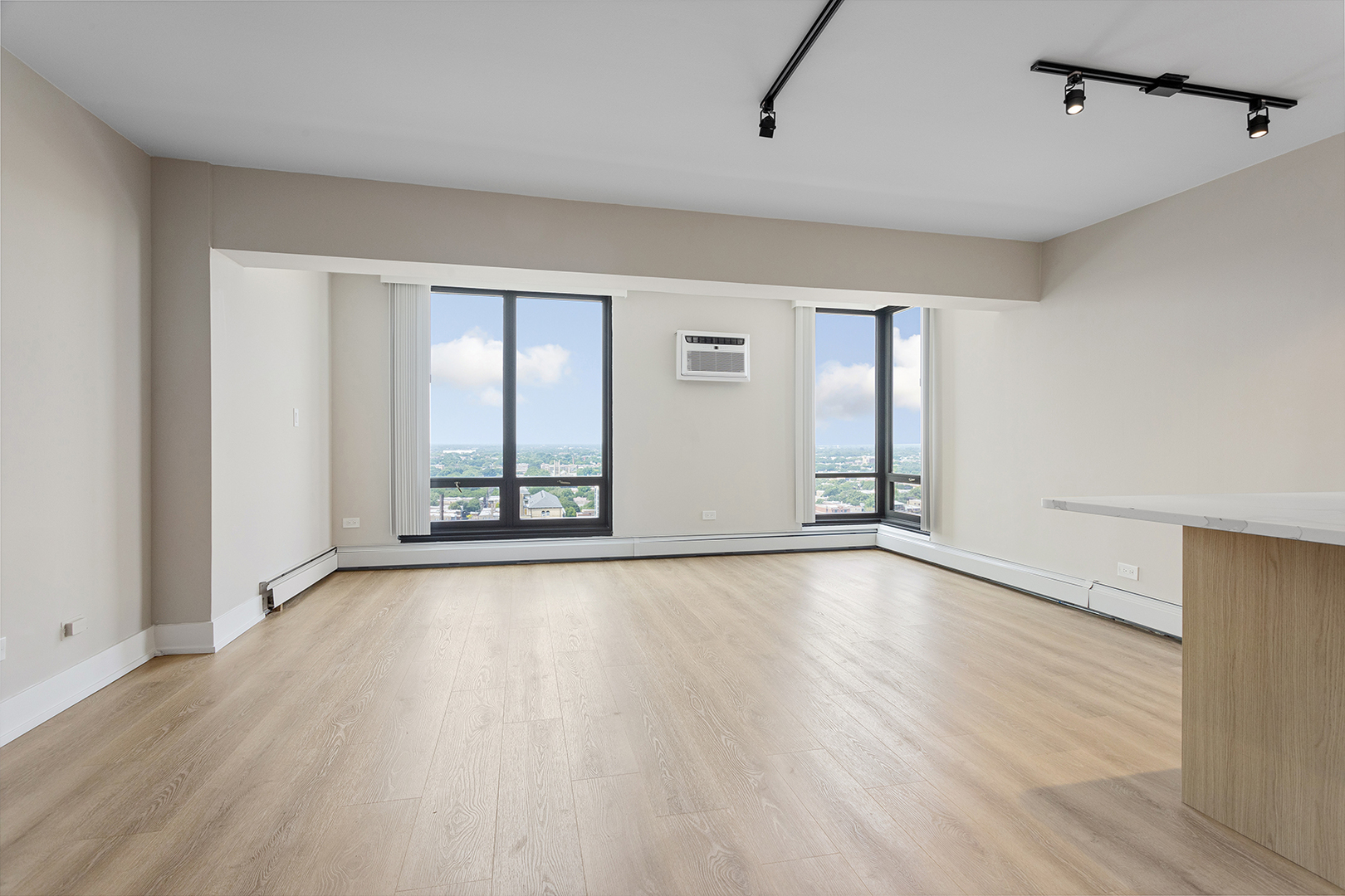 6166 N Sheridan Road 16B