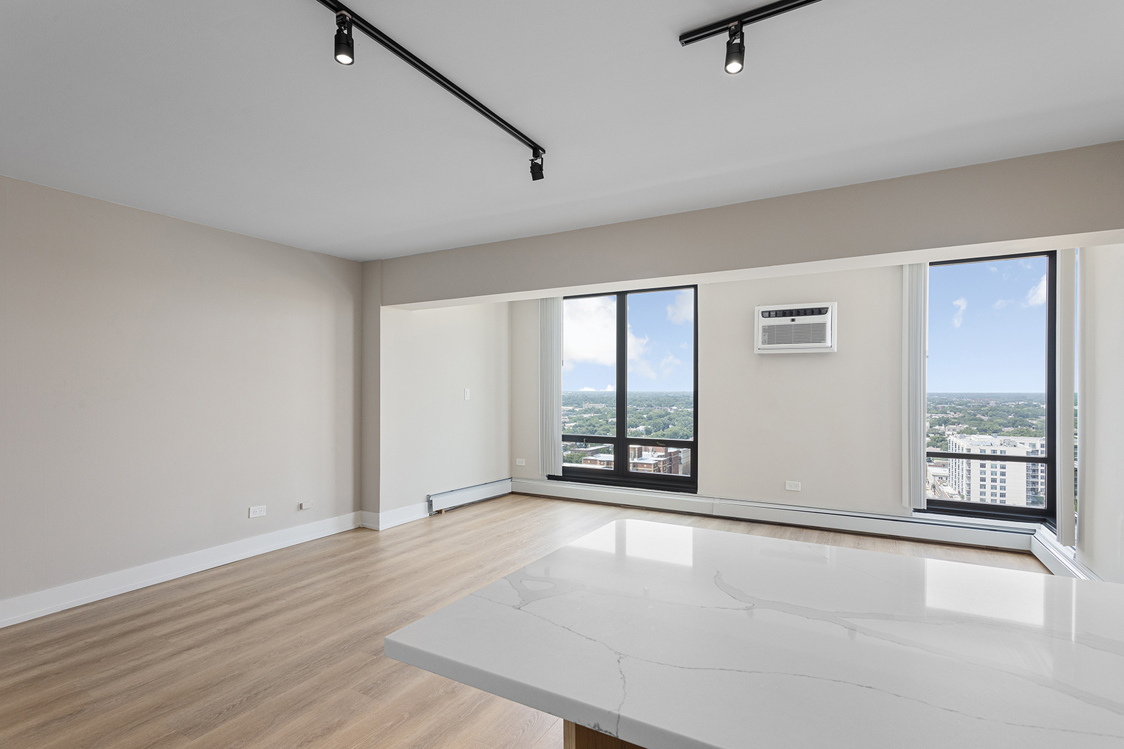 6166 N Sheridan Road 16B