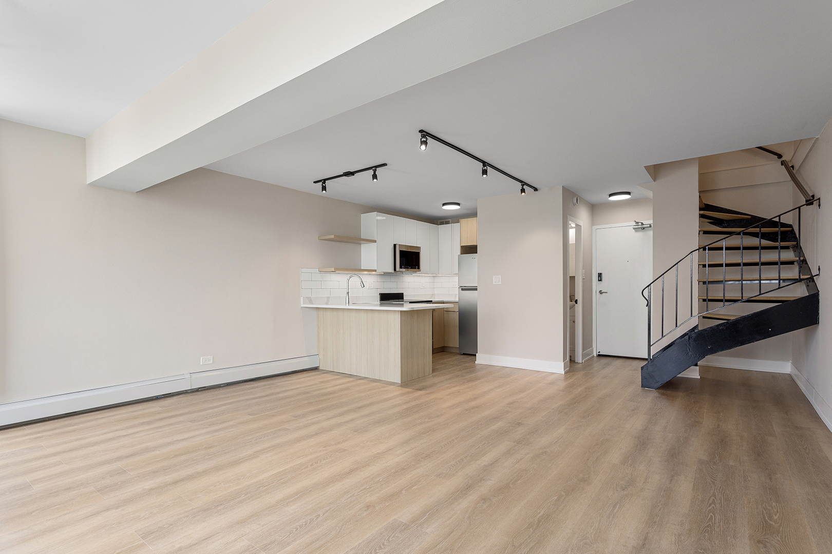 6166 N Sheridan Road 16B