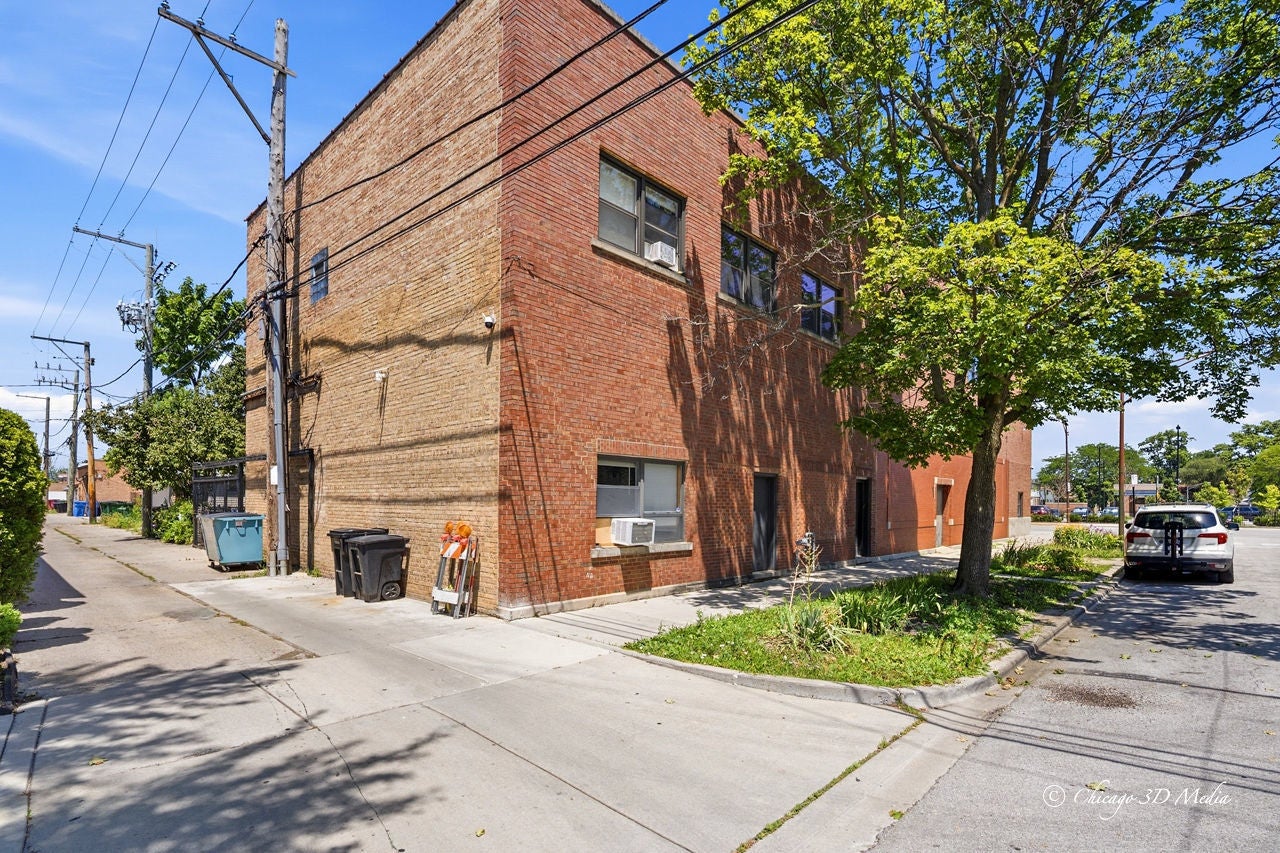 5844 N Milwaukee Avenue