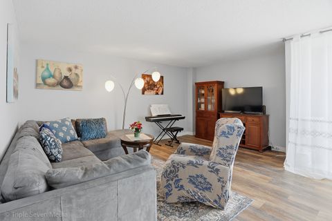 Tiny photo for 1043 S York Road #402, Bensenville, IL 60106 (MLS # 12592794)