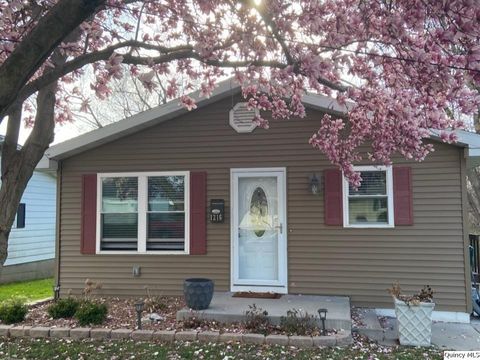 Photo of 1216 S 14th St, Quincy, IL 62301 (MLS # 12621397)