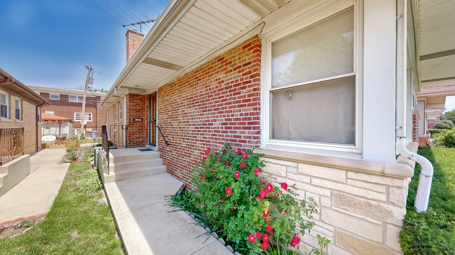 2816 W Bryn Mawr Avenue
