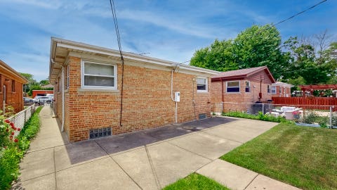 Tiny photo for 2816 W Bryn Mawr Avenue, Chicago, IL 60659 (MLS # 12657349)