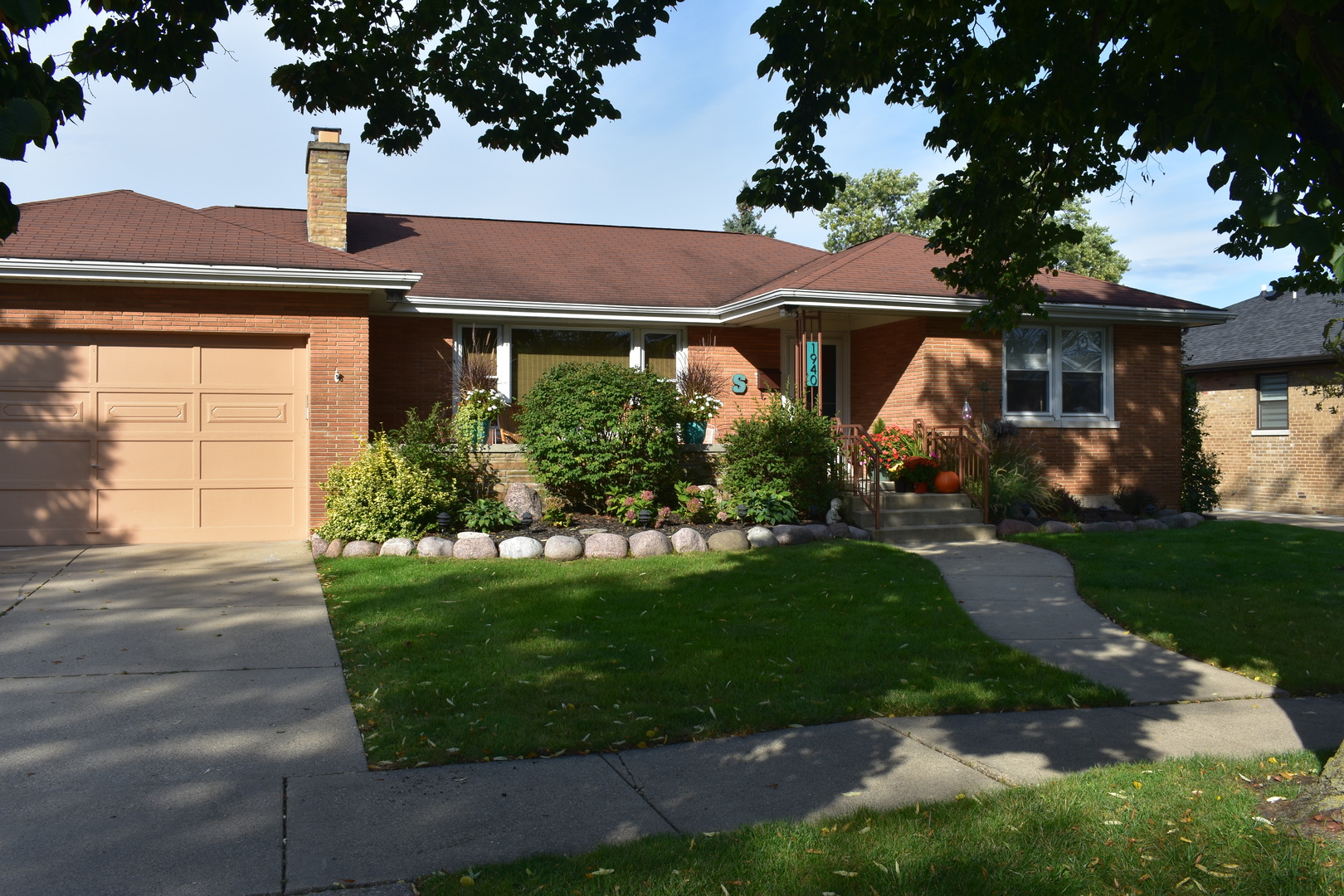 Photo 1 of 20 — 1940 BELLEVIEW Avenue, Westchester, IL 60154