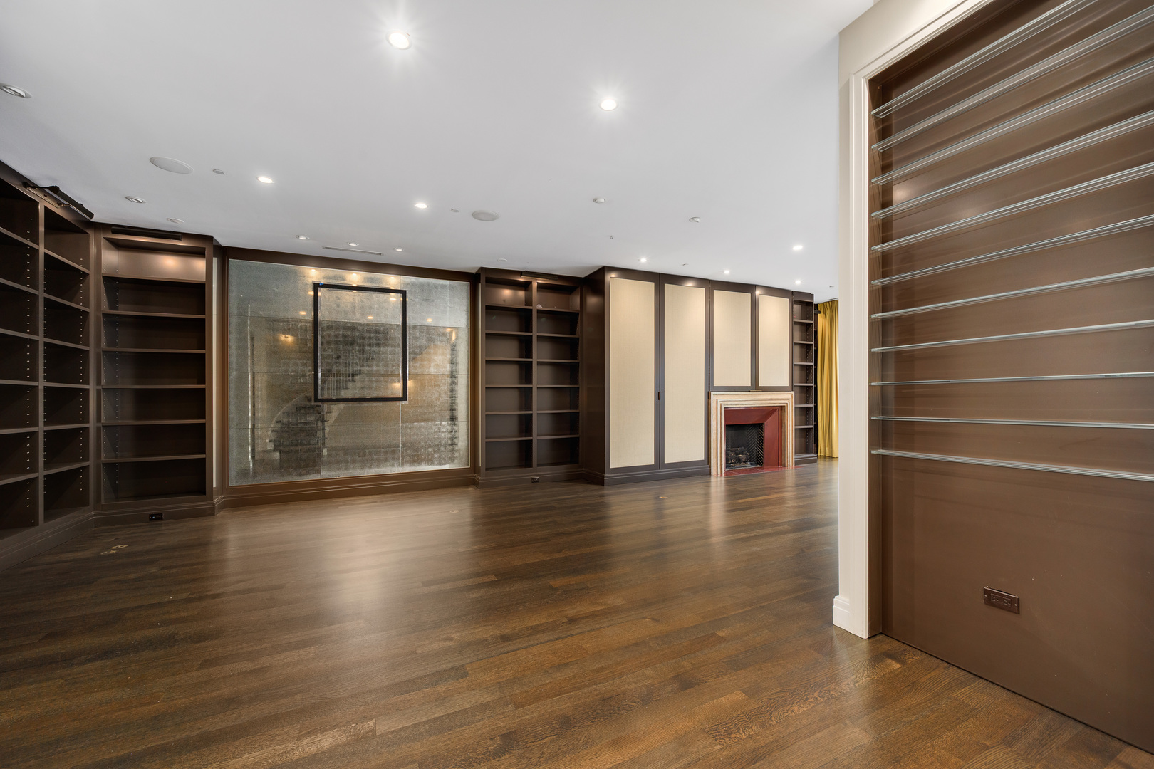 2124 N Lincoln Park West