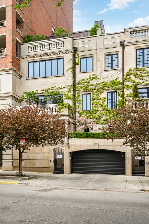 2124 N Lincoln Park West Chicago IL 60614