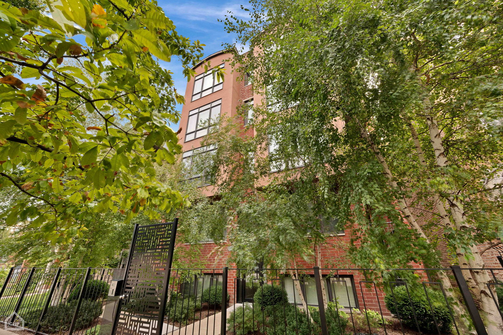 4417 S Indiana Avenue