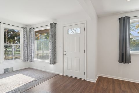 Tiny photo for 9930 Montrose Avenue, Schiller Park, IL 60176 (MLS # 12513077)