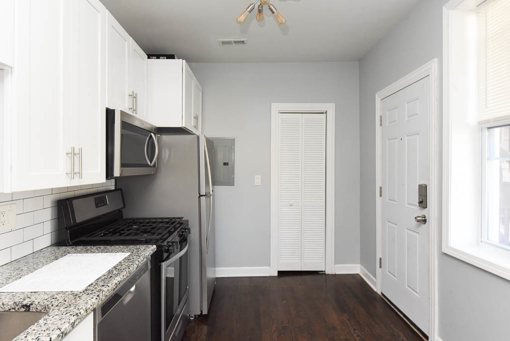 3301 N Harding Avenue 1E