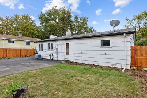 Tiny photo for 718 W Merle Avenue, Villa Park, IL 60181 (MLS # 12492382)