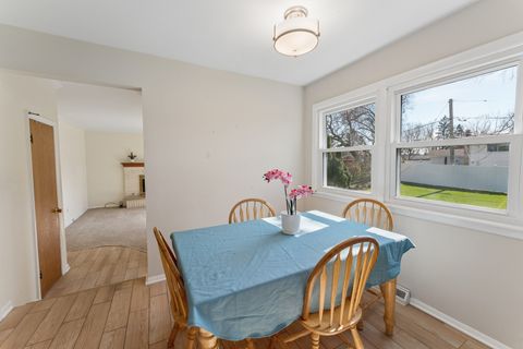 Tiny photo for 1004 N Greenfield Lane, Mount Prospect, IL 60056 (MLS # 12614510)