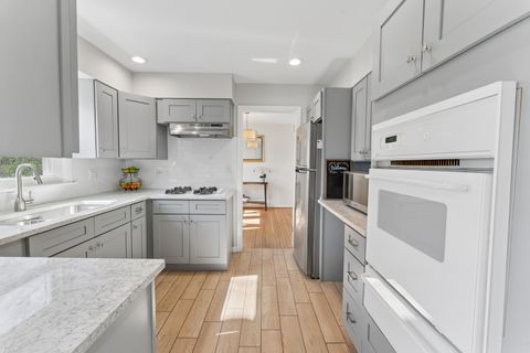 Tiny photo for 1004 N Greenfield Lane, Mount Prospect, IL 60056 (MLS # 12614510)