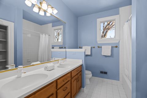 Tiny photo for 2315 Park Place, Evanston, IL 60201 (MLS # 12587027)