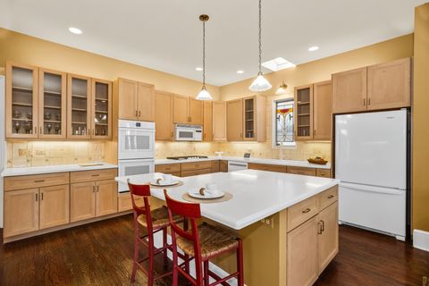 Tiny photo for 2315 Park Place, Evanston, IL 60201 (MLS # 12587027)