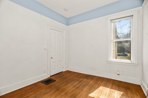 Tiny photo for 2315 Park Place, Evanston, IL 60201 (MLS # 12587027)